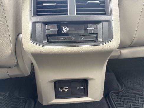 Used 2018 Volkswagen Atlas SEL w/ R-Line Package AWD/4WD image 39
