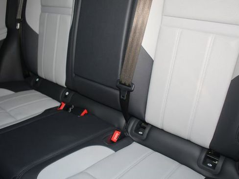 Used 2025 Land Rover Range Rover Evoque Dynamic SE image 23