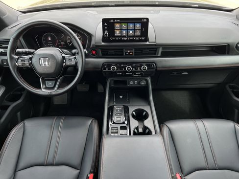 Used 2024 Honda Pilot TrailSport image 17