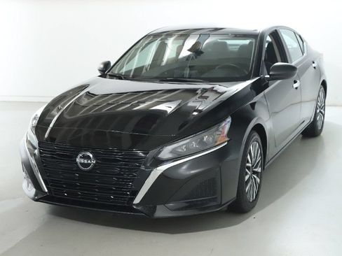 Used 2024 Nissan Altima 2.5 SV FWD image 4