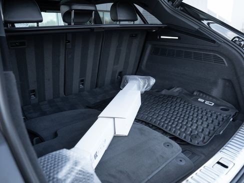 Certified 2025 Audi Q8 Prestige image 30