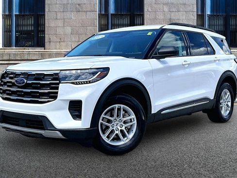 Certified 2025 Ford Explorer Active AWD/4WD image 2