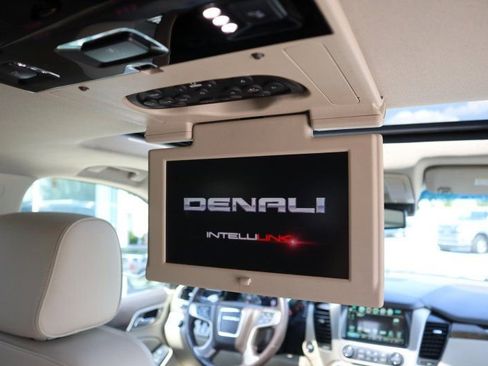Used 2018 GMC Yukon Denali w/ Open Road Package AWD/4WD image 14