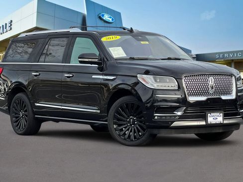 Used 2019 Lincoln Navigator L Reserve image 2