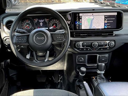 Used 2024 Jeep Gladiator Sport image 9