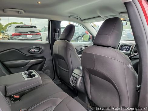 Used 2020 Jeep Cherokee Latitude w/ Cold Weather Group image 27