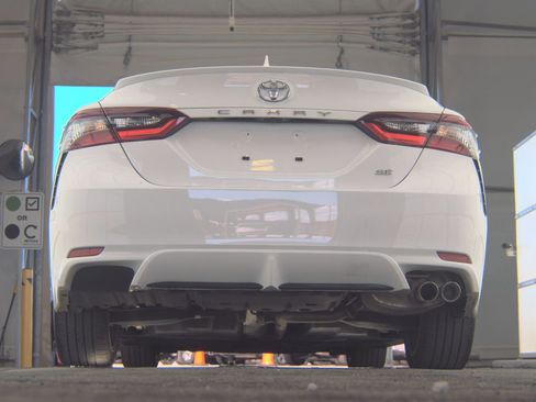 Used 2024 Toyota Camry SE image 8