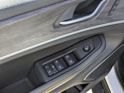 Used 2023 Jeep Grand Cherokee Limited w/ Luxury Tech Group II AWD/4WD image 7