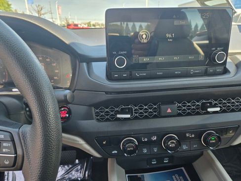 Certified 2025 Honda Accord SE image 14