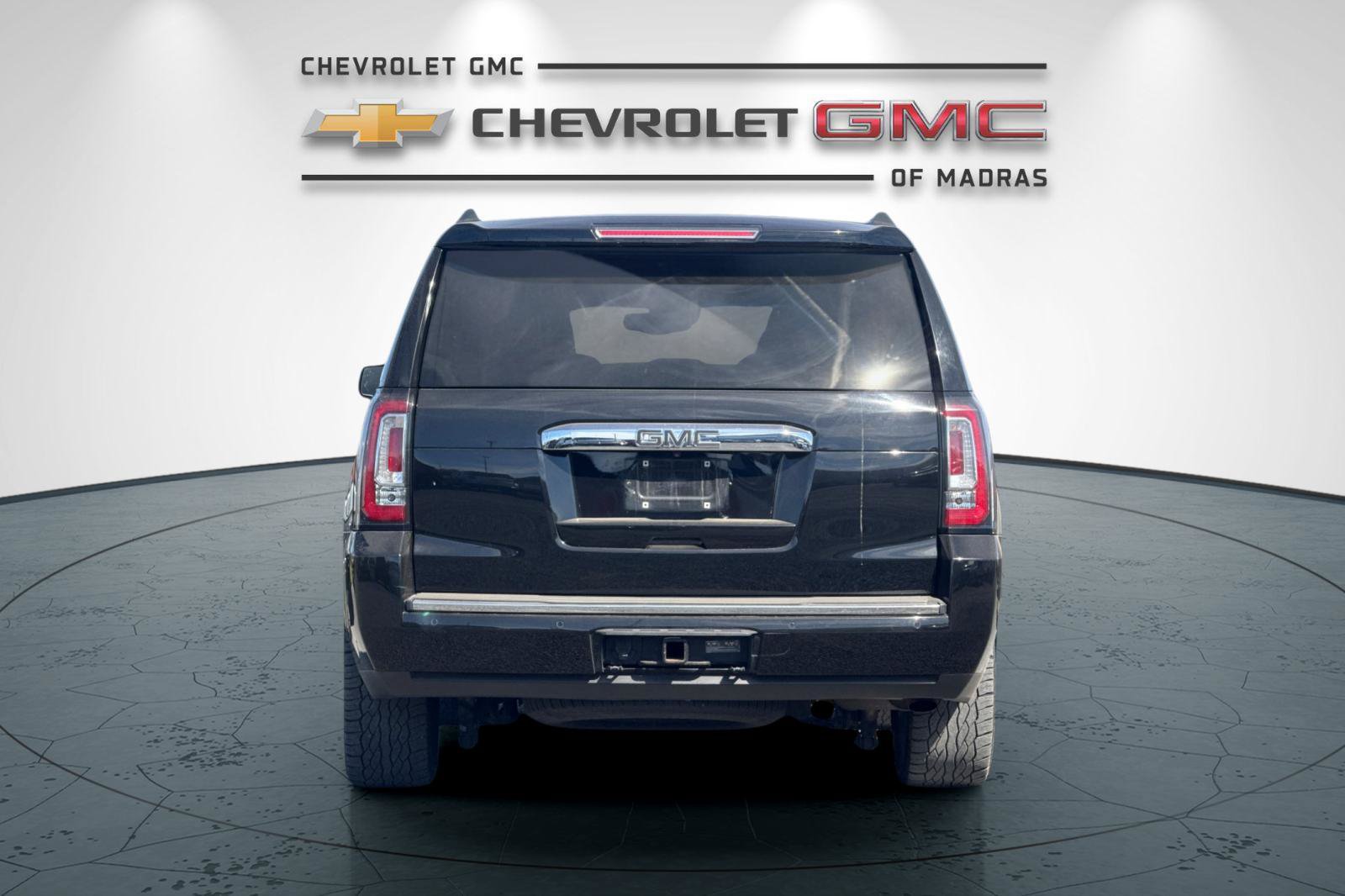 Used 2017 GMC Yukon Denali w/ Open Road Package AWD/4WD image 4