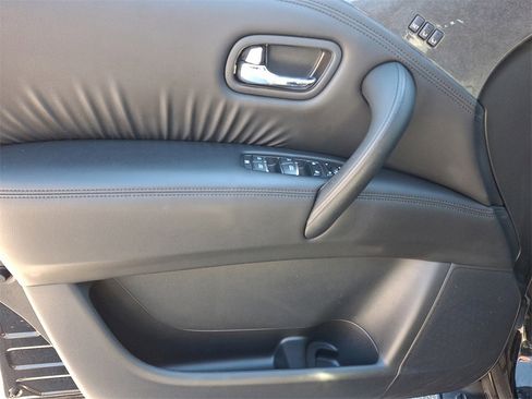 Used 2023 Nissan Armada SL w/ Midnight Edition Package image 11