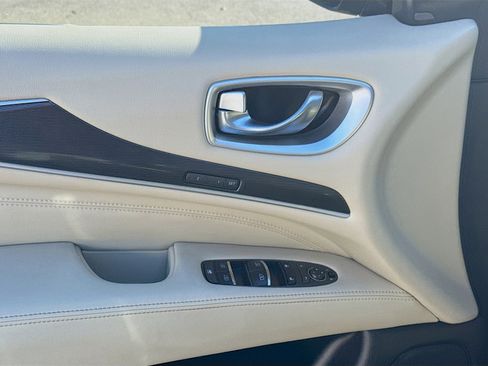 Used 2019 INFINITI QX60 Luxe w/ Essential Package image 17