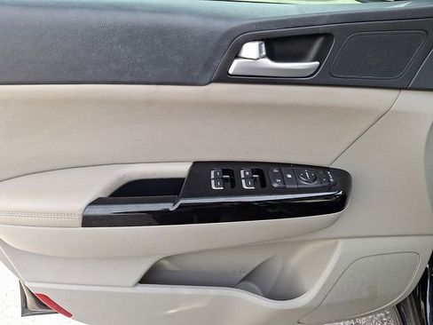 Used 2021 Kia Sportage S w/ S FWD Premium Package image 16