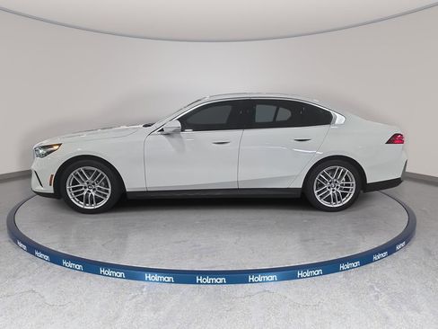 Certified 2024 BMW 530i RWD image 9