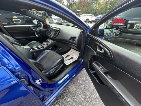 Used 2016 Chrysler 200 S w/ Comfort Group FWD image 9