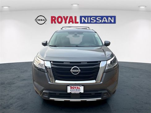 Used 2023 Nissan Pathfinder Platinum w/ Cargo Package image 2