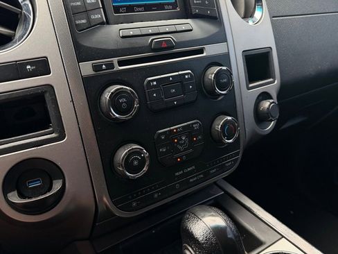 Used 2017 Ford Expedition XLT image 18