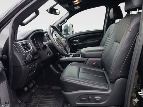Used 2019 Nissan Titan SL w/ Midnight Edition AWD/4WD image 8