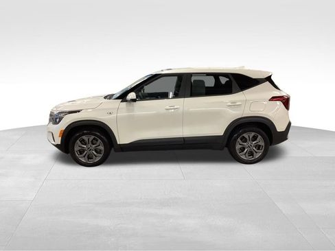 Used 2024 Kia Seltos LX AWD/4WD image 2