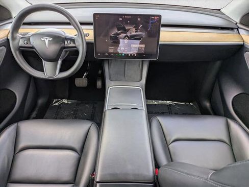 Used 2024 Tesla Model Y Long Range image 19