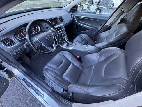 Used 2016 Volvo V60 T5 Cross Country w/ Convenience Package image 37
