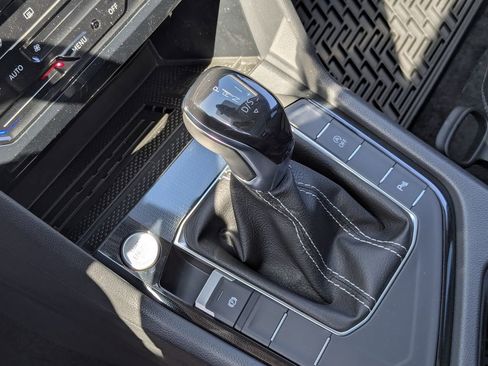 New 2026 Volkswagen Taos SE FWD image 16