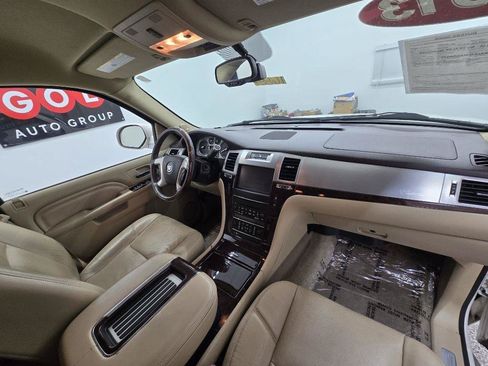 Used 2013 Cadillac Escalade Luxury RWD image 21
