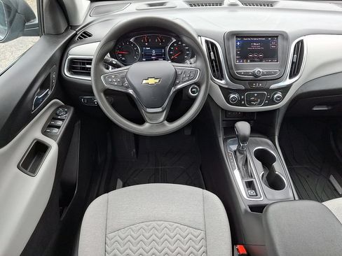 Used 2023 Chevrolet Equinox LS w/ LS Convenience Package FWD image 2