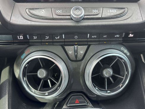 Used 2021 Chevrolet Camaro LT w/ Technology Package RWD image 33