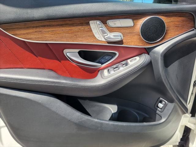 Used 2022 Mercedes-Benz GLC 300 4MATIC image 23