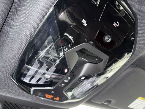 New 2025 BMW 760i xDrive w/ Premium Package image 28