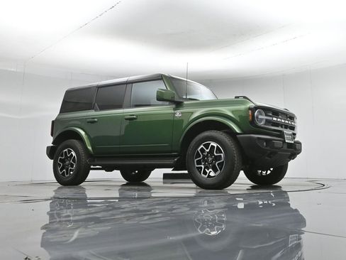 Used 2025 Ford Bronco Outer Banks image 4