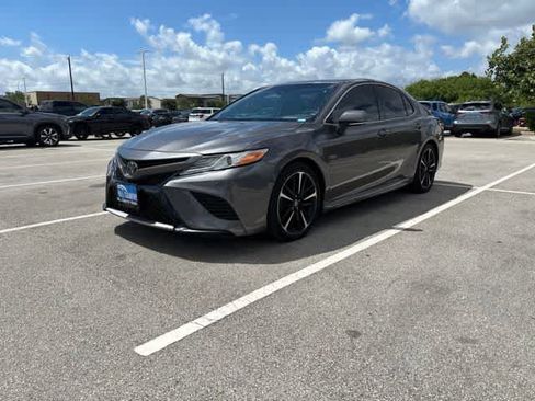 Used 2018 Toyota Camry XSE FWD image 1