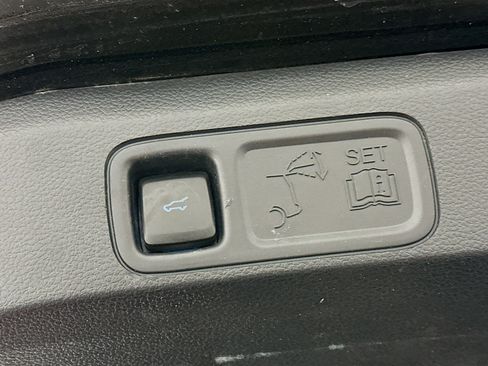 Used 2024 Ford Expedition XLT image 32