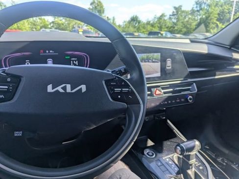Used 2023 Kia Niro EX FWD image 31