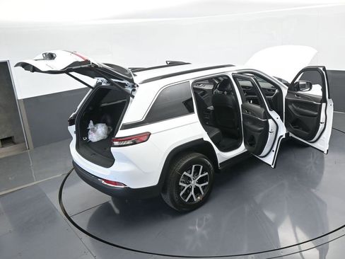 Used 2025 Jeep Grand Cherokee Limited image 68