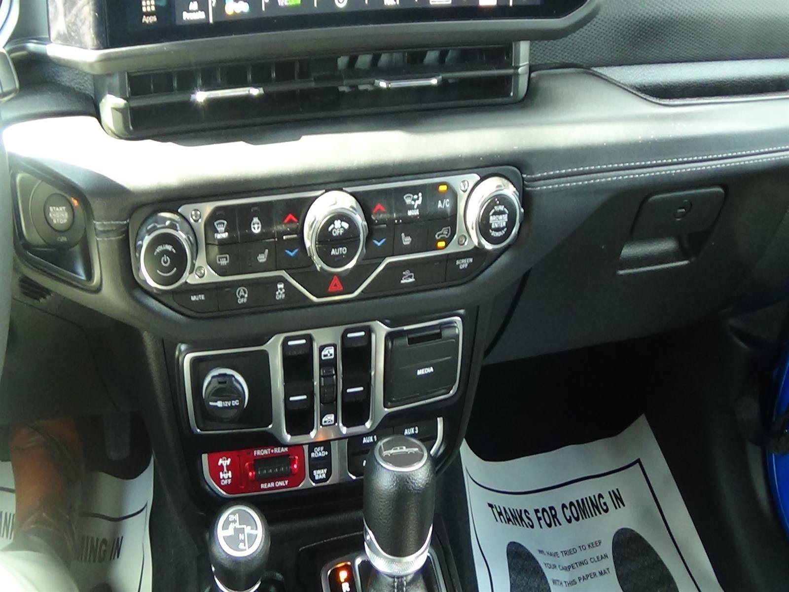 Used 2024 Jeep Gladiator Rubicon w/ Convenience Group AWD/4WD image 23