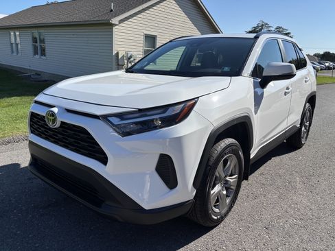 Used 2025 Toyota RAV4 XLE w/ Convenience Package AWD/4WD image 8