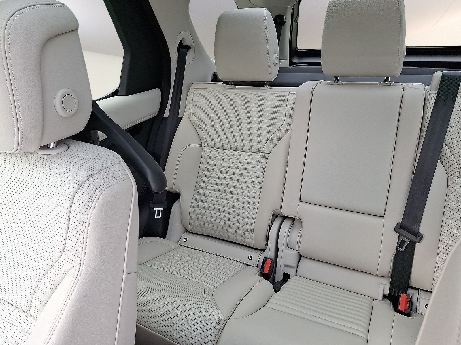 Certified 2026 Land Rover Discovery S AWD/4WD image 5