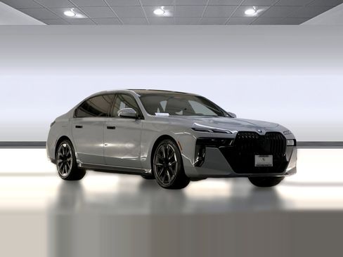 Certified 2023 BMW 740i w/ Parking Assistance Package image 7