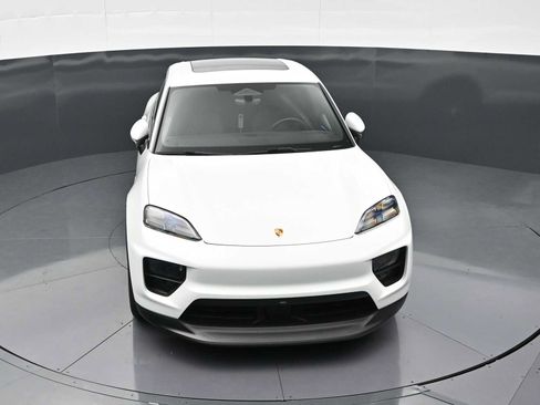 Certified 2025 Porsche Macan Electric RWD image 35