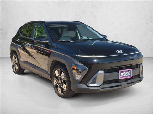 Used 2025 Hyundai Kona SEL FWD image 3