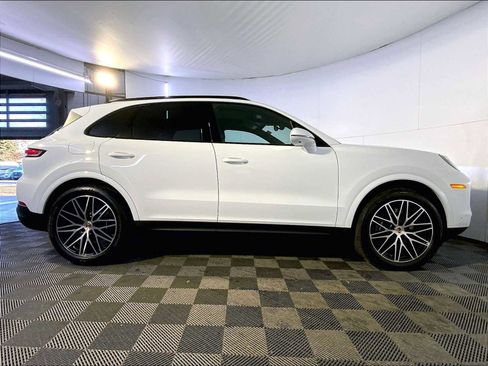 Certified 2025 Porsche Cayenne image 8