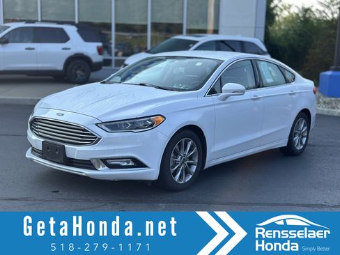 Used 2017 Ford Fusion SE w/ Fusion SE Technology Package FWD image 1