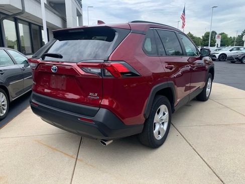 Used 2019 Toyota RAV4 XLE AWD/4WD image 3