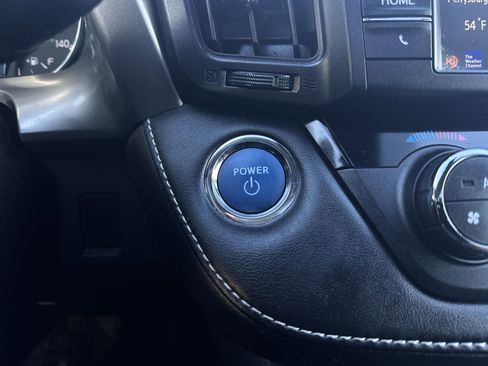 Used 2017 Toyota RAV4 Limited image 17