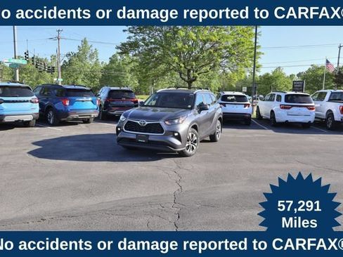 Used 2023 Toyota Highlander XLE AWD/4WD image 1