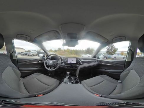 Used 2025 Toyota Camry LE image 41