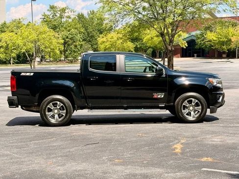 Used 2017 Chevrolet Colorado Z71 w/ Z71 Midnight Edition AWD/4WD image 9