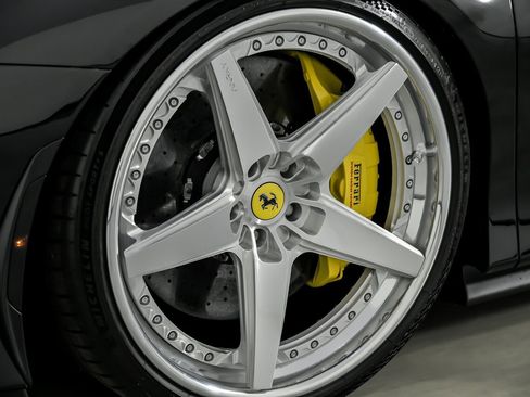 Used 2022 Ferrari SF90 Stradale image 18